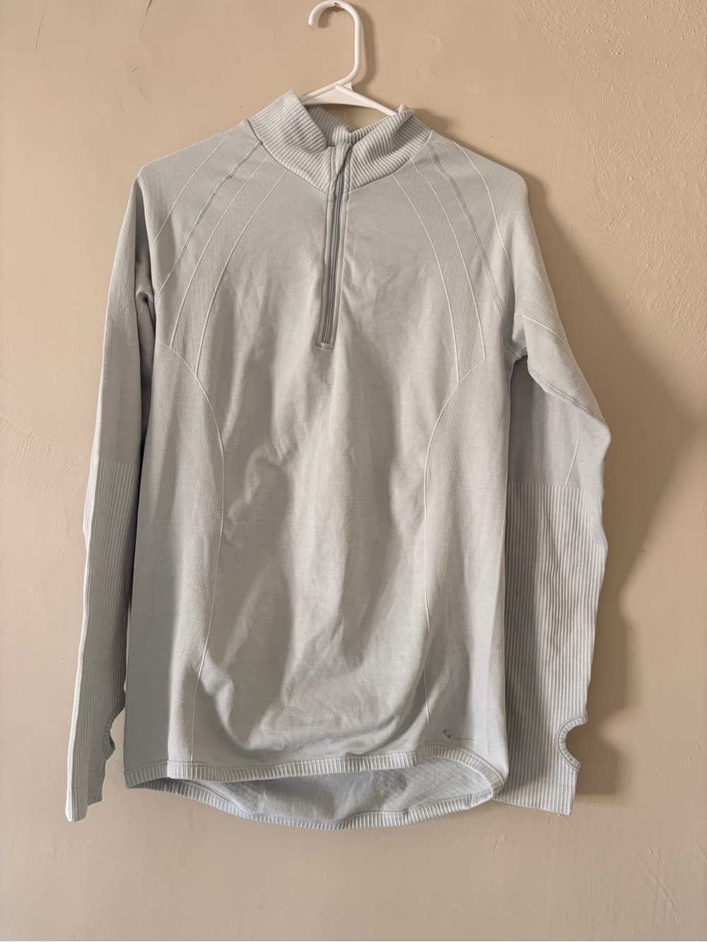 Saucony grey seamless pullover top L